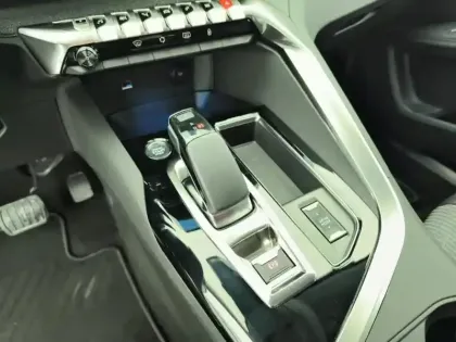 Photo 23 Peugeot 3008  Hybrid 225 e-EAT8 Roadtrip