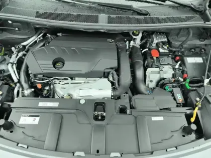 Photo 6 Peugeot 3008  Hybrid 225 e-EAT8 Roadtrip