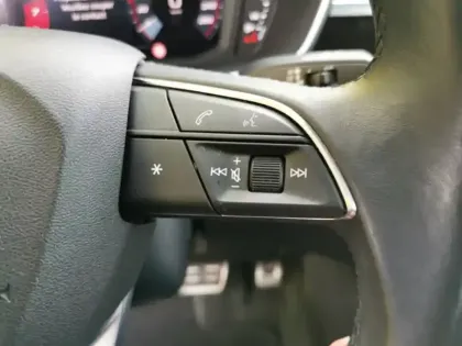 Photo 20 Audi Q3 35 TFSI Design luxe 150 ch S-t