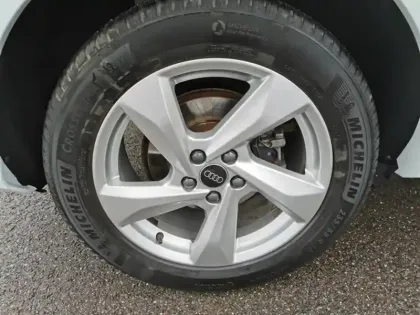 Photo 6 Audi Q3 35 TFSI Design luxe 150 ch S-t