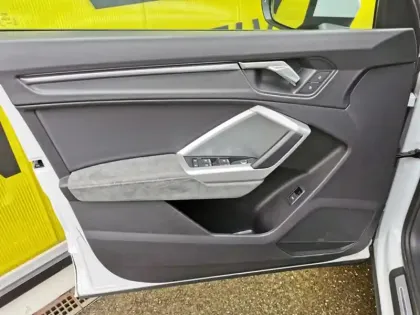 Photo 11 Audi Q3 35 TFSI Design luxe 150 ch S-t