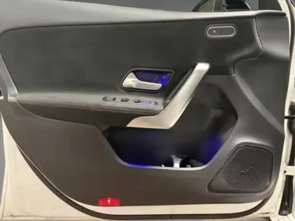 Photo 15 Mercedes Classe A 200 d AMG Line