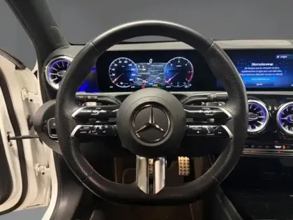 Photo 16 Mercedes Classe A 200 d AMG Line