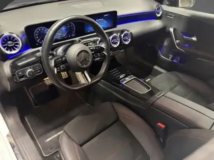 Photo 12 Mercedes Classe A 200 d AMG Line