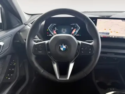 Photo 11 BMW Serie 1 Série 1 116A 122ch M Sport Design DKG7