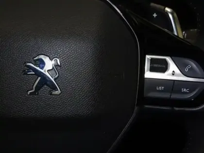 Photo 12 Peugeot 2008  1.5 BlueHDi 130ch S&S Allure Pack EAT8