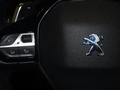 Photo 11 Peugeot 2008  1.5 BlueHDi 130ch S&S Allure Pack EAT8