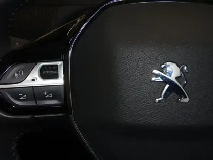 Photo 11 Peugeot 2008  1.2 PureTech 100ch S&S Allure