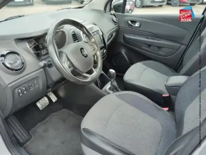Photo 14 Renault Captur  1.3 TCe 150ch FAP Intens EDC Camera Attelage