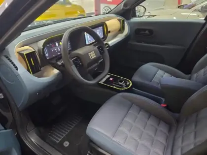 Photo 10 Fiat Panda Grande  1.2 Hybrid Turbo 110ch La Prima eDCT6