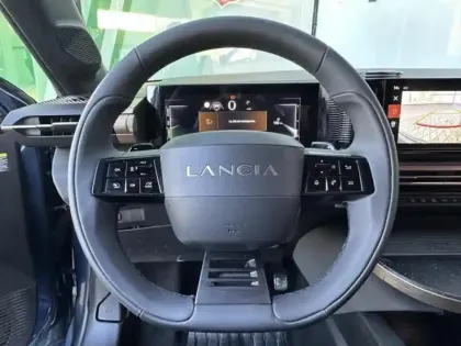 Photo 13 Lancia Ypsilon  1.2 Ibrida 100ch LX eDCT6