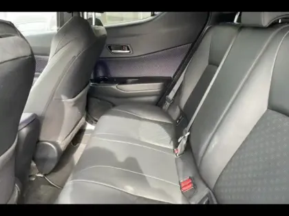 Photo 10 Toyota C-HR  122h Distinctive 2WD E-CVT RC18