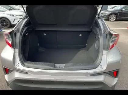 Photo 8 Toyota C-HR  122h Distinctive 2WD E-CVT RC18