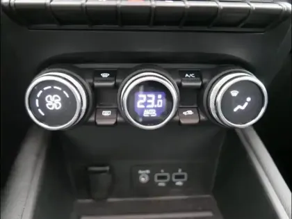 Photo 10 Renault Captur  1.6 E-Tech hybride 145ch Techno