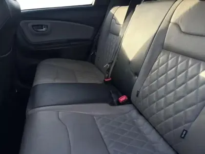 Photo 28 Toyota Yaris  HSD 100h Collection 5p