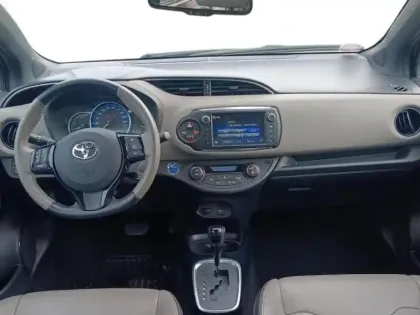 Photo 10 Toyota Yaris  HSD 100h Collection 5p