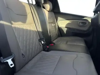 Photo 24 Toyota Yaris  HSD 100h Collection 5p