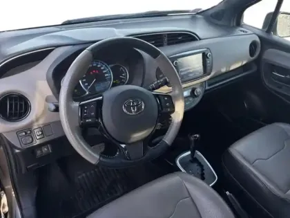 Photo 29 Toyota Yaris  HSD 100h Collection 5p