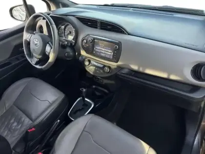 Photo 23 Toyota Yaris  HSD 100h Collection 5p