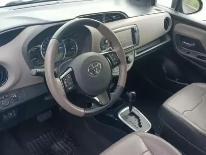 Photo 14 Toyota Yaris  HSD 100h Collection 5p