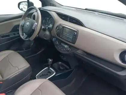 Photo 8 Toyota Yaris  HSD 100h Collection 5p