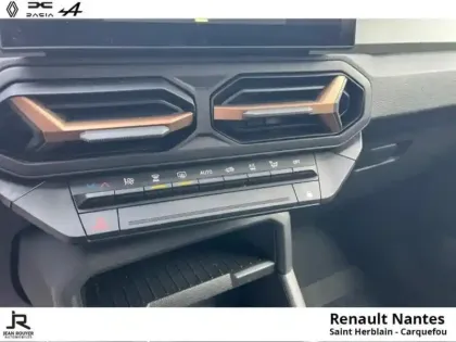 Photo 11 Dacia Duster  1.6 hybrid 140ch Extreme