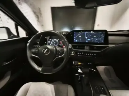 Photo 13 Lexus UX  250h Le 2WD Pack Technologie