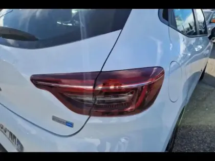 Photo 13 Renault Clio  1.6 E-Tech hybride 140ch Limited -21N