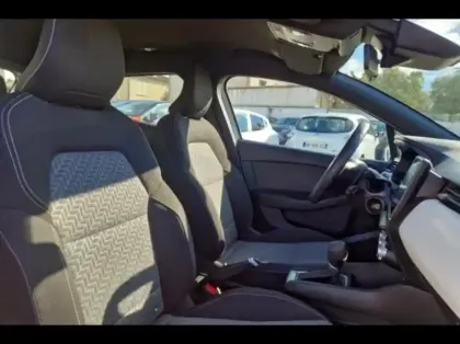 Photo 9 Renault Clio  1.6 E-Tech hybride 140ch Limited -21N