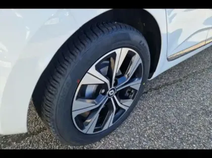 Photo 12 Renault Clio  1.6 E-Tech hybride 140ch Limited -21N