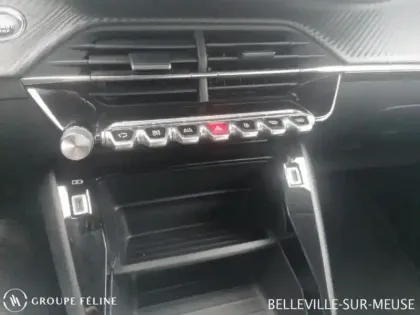 Photo 11 Peugeot 208  e- 136ch Style