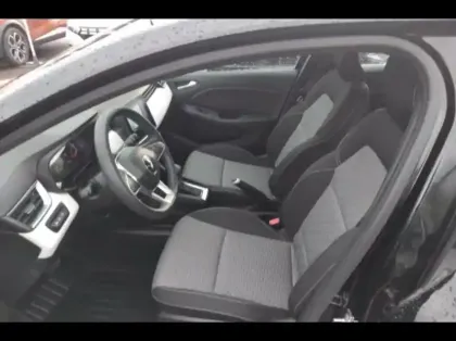 Photo 9 Renault Clio  1.6 E-Tech hybride 140ch Limited -21N