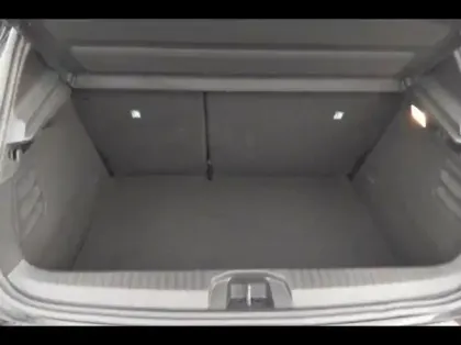 Photo 11 Renault Clio  1.6 E-Tech hybride 140ch Limited -21N