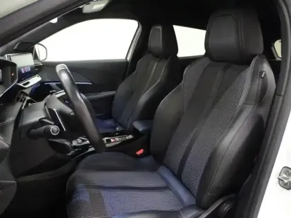 Photo 6 Peugeot 2008  1.2 PureTech 130ch S&S GT EAT8