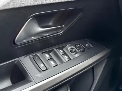 Photo 12 Peugeot 5008  Hybrid 145ch Allure e-DCS6