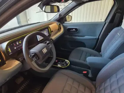 Photo 10 Fiat Panda Grande  Electrique 113ch La Prima