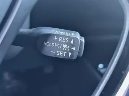 Photo 13 Toyota C-HR  2.0 Hybride 184ch Collection E-CVT