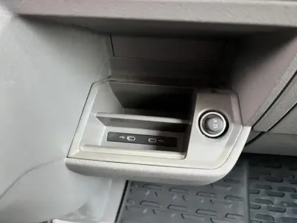 Photo 14 Volkswagen Crafter  Fg 35 L3H3 2.0 TDI 177ch Business 4Motion