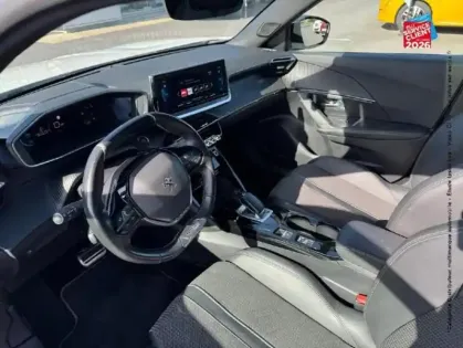 Photo 14 Peugeot 2008  e- 136ch GT