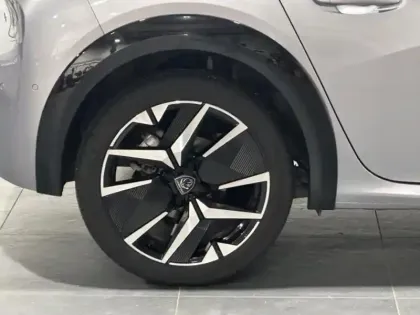 Photo 10 Peugeot 208  1.2 Hybrid 136ch GT e-DCS6