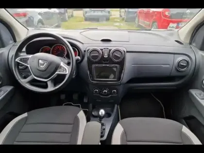 Photo 8 Dacia Lodgy  1.5 Blue dCi 115ch Stepway 7 places E6D-Full