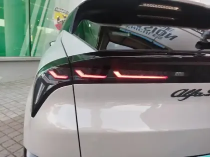 Photo 10 Alfa Romeo Junior  1.2 Ibrida 136ch DCT6