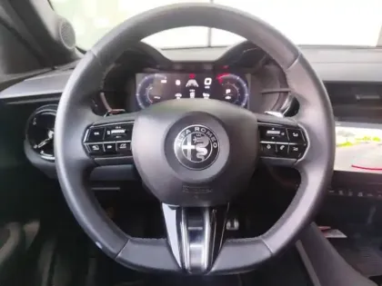 Photo 14 Alfa Romeo Junior  1.2 Ibrida 136ch DCT6