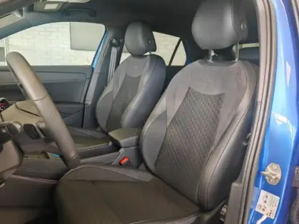 Photo 11 Volkswagen T-roc  1.5 eTSI 150ch R-Line DSG7