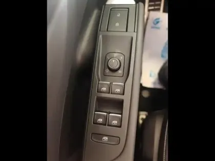 Photo 12 Volkswagen T-roc  1.5 eTSI 150ch R-Line DSG7