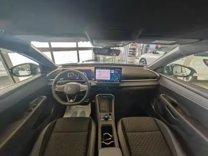 Photo 10 Volkswagen T-roc  1.5 eTSI 150ch R-Line DSG7