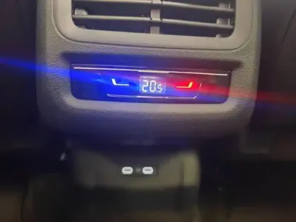 Photo 8 Volkswagen T-roc  1.5 eTSI 150ch R-Line DSG7