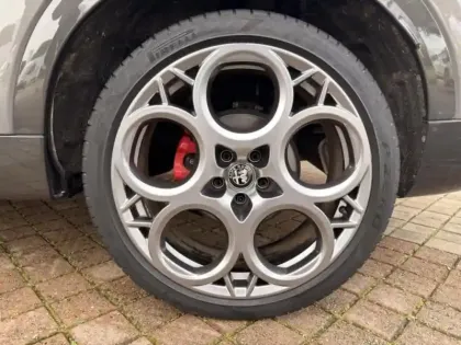 Photo 8 Alfa Romeo Tonale  1.5 Hybrid 130ch Edizione Speciale TCT