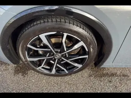 Photo 12 Toyota Prius  Rechargeable  PHEV 2.0 Hybride Rechargeable 223ch Design Pano