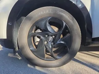 Photo 7 Alfa Romeo Junior  1.2 Ibrida 136ch DCT6